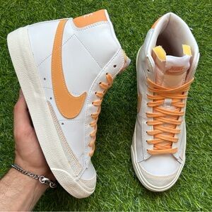 Nike High-Tops in White and Orange